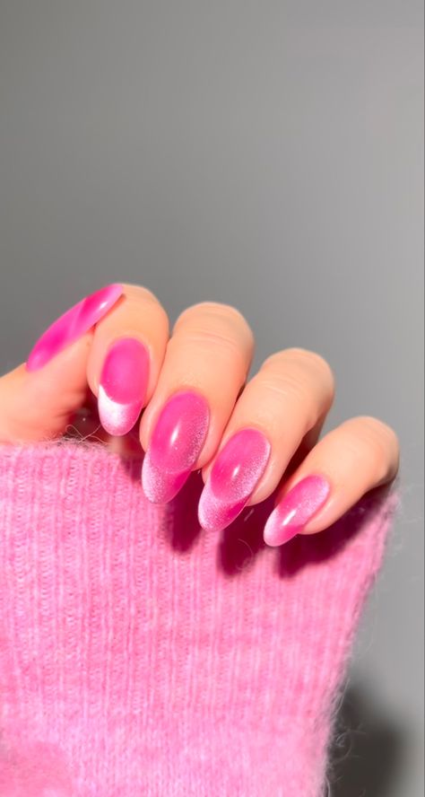 Cat Eye Effect Nails Pink, Velvet Nails Pink, Hot Pink Nails Almond, Hot Pink Cat Eye Nails, Cat Eye Nails Pink, Pink Velvet Nails, Pink Cat Eye Nails, Pink Dip Nails, Trendy Nails Almond