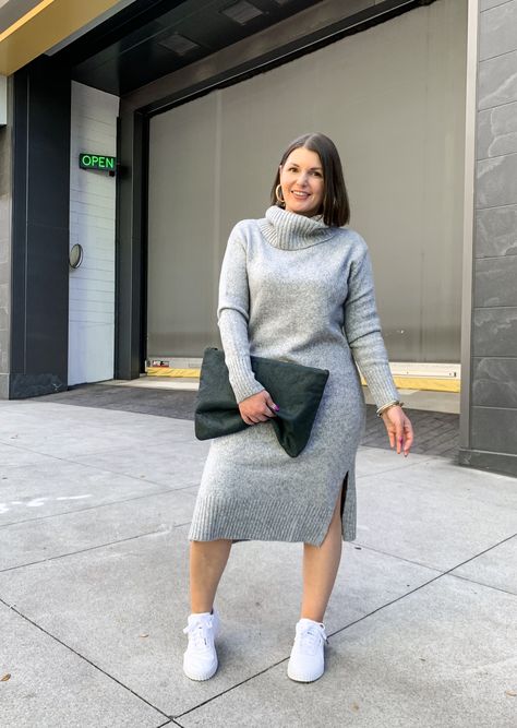 Modest Wear Julia Marie, Moda Curvy, Fall Sweater Dress, Casual Chic Outfits, Dress Booties, Atlanta Fashion, Sweater Dress Outfit, Peacoats, Grey Sweater Dress