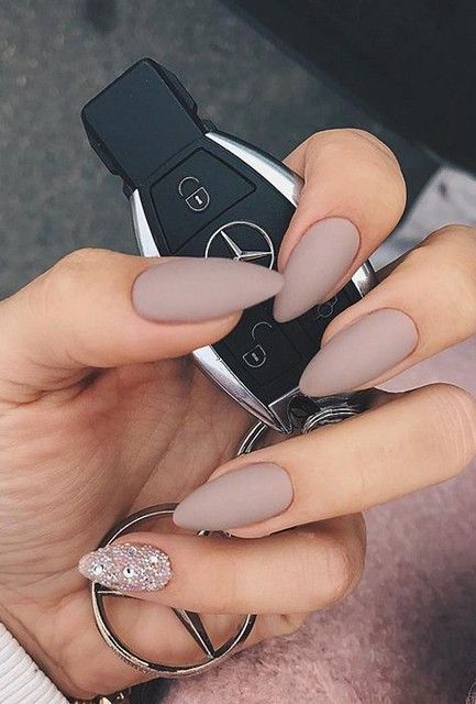 Ongles Beiges, Nagellack Trends, Long Lasting Nail Polish, Matte Nails Design, Classy Acrylic Nails, Super Nails, Diy Nail Designs, Nail Designs Glitter, Neutral Nails