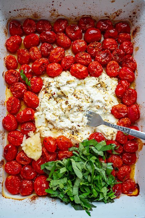 Baked Tomato and Feta Pasta Tomato And Feta Pasta, Tomato Pasta Bake, Pasta Pan, Roasted Tomato Pasta, Tomato And Feta, High Protein Pasta, Closet Cooking, Easy Pasta Dinner, Baked Feta