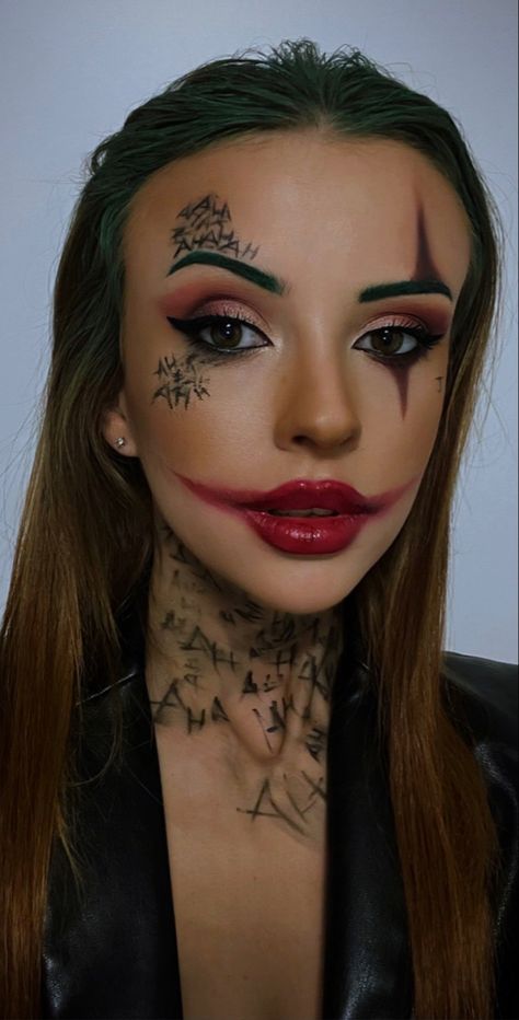 Girl Joker Makeup Halloween, Joker Glam Makeup, Jared Leto Joker Costume Female, Joker Tattoos For Women, Maquillage Halloween Joker, Halloween Joker Women, The Joker Makeup Women, Joker Custom Women, Joker Female Makeup