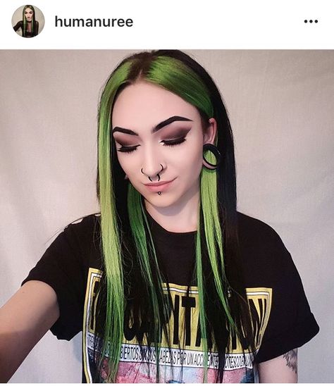 Neon Green Black Hair, Black Split Dye Hair, Green Black Hair, Black Dark Hair, Green And Black Hair, Black Hair Halloween Costumes, Emo Hair Color, Colored Hair Roots, Black And Green Hair