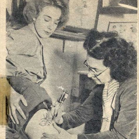 An old newspaper clipping that shows Jesse Knight tattooing a butterfly on a woman's thigh. #firstfemaletattooist #GreatBritain #history #JesseKnight #tattoopioneer | Oct 28th 2016 | 253598 Old People With Tattoos, Studio Decoration, Feminist Tattoo, Knight Tattoo, History Tattoos, Tattoo Magazine, Newspaper Clippings, Tattooed Women, Theme Tattoo