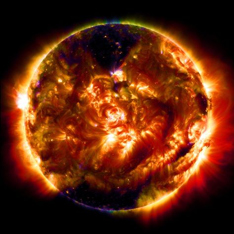 These 14 Images Of The Sun May Be The Most Spectacular Ever Snapped Pictures Of The Sun, Images Of Sun, Nasa Goddard, Sun Photo, Solar Flare, Space Photos, Space Images, Space Telescope, Space Nasa