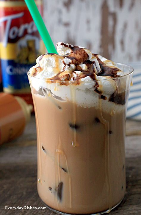 Turtle Mocha Caribou Recipe, Turtle Mocha Recipe, Frozen Coffee Drinks Recipes, Make Iced Coffee At Home, How To Make Mocha, Homemade Iced Coffee Recipe, Caramel Iced Coffee Recipe, Mocha Iced Coffee, Mocha Frappe Recipe