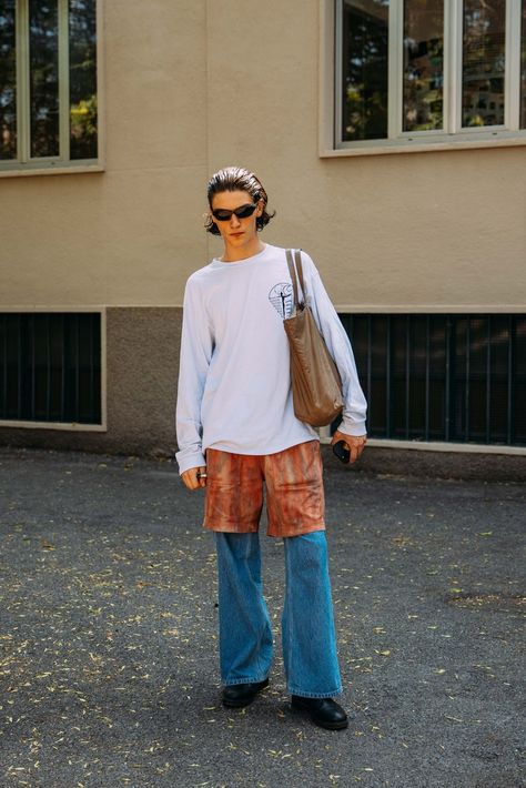 Nyfw Men Street Style, Men Fashion 2024, Denmark Street Style, Spring Outfits Street Style, Menswear Street Style, Snap Fashion, White Tees Outfit, Street Fashion Men, Men Styling