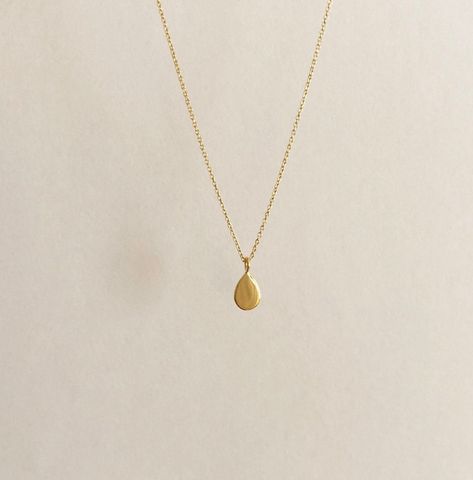 FREE SHIPPING, 14k yellow solid gold drop necklace. It can be produce 14k rose gold and white gold. DETAILS Chain is shown length approx. 40 cm (16 inch) and thickness is 1mm (0.04 inch). Pendant height is 0.6 cm (0.23 inch). Chain can be lengthened for choosing option. The chain has a spring ring clasp. You may order a shorter or longer chain by leaving a note during checkout. MATERIALS All our jewelry are made of 14 karats solid gold. We like to use yellow gold, white gold and rose gold to ple Necklace For Wedding, Gold Drop Necklace, Gold Schmuck, Delicate Gold Necklace, Pendant Necklace Simple, Gold Chain Choker, Gold Necklace Simple, Small Necklace, Real Gold Jewelry