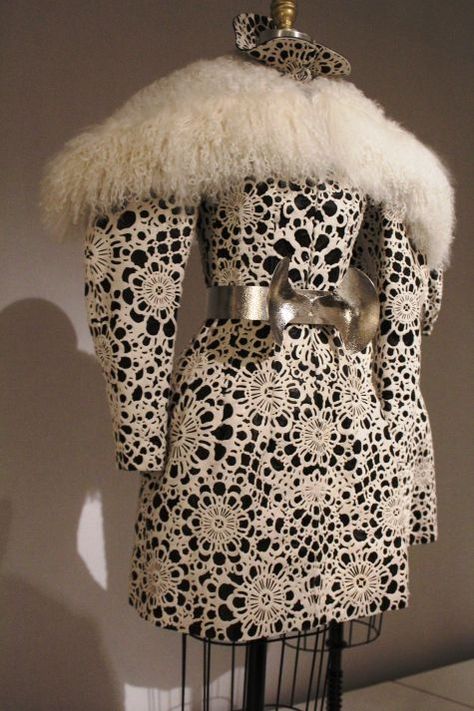 manus x machina Manus X Machina Fashion, Mcqueen Runway, Manus X Machina, Alexander Mcqueen Runway, Art Costume, Laser Cut Leather, Costume Institute, Pony Hair, The Exhibition