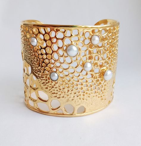 Our Labyrinth Keishi Pearl Cuff EXCLUSIVE - 2 JUST IN! We only make a few of these, so it's totally unique and when you wear it out, people are going to ask you where you got it! It's a statement piece! Incredible maze like formations in coral patterns are the inspiration for this beautifully modern and unique Keshi Pearl gold cuff bangle, in 18kt gold plate and real Keishi pearls we handpick from the pearl farms in Lombok Indonesia are lovingly dotted throughout. Adjustable size with 3.5cm gap Friends Tshirts, Gold Cuff Bracelets, Gold Cuff Bangle, Gold Statement Jewelry, Chunky Gold Bracelet, Bracelet Indian, Pearl Anniversary, Gold Pearl Bracelet, Indian Bangles