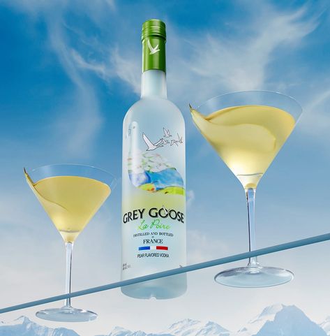 Enjoy Peartini, a cocktail made with GREY GOOSE® La Poire. Peartini Cocktail, Peartini Recipe, Pear Martini Recipe, Grey Goose Martini, Grey Goose Cocktails, Vanilla Liqueur, Pear Martini, Flavoured Vodka, Pear Cocktails