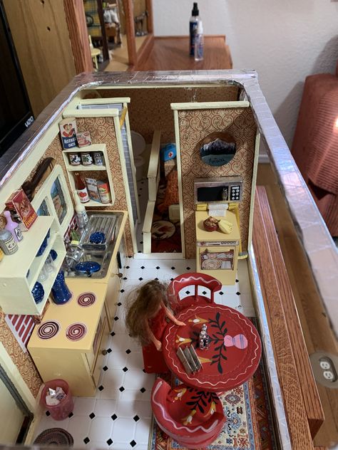 I used a kitchen set from my childhood, made the microwave out of a small box, and the table i found at a thrift store. Target Dollar Spot Dollhouse, Christmas Roombox Miniature Rooms, Dollhouse Miniatures From Trash, Dollhouse Shadow Box Miniature Rooms, Dollhouse Kitchens 1:12, Miniature Animals, Kitchen Sets, Diy Dollhouse, Small Boxes