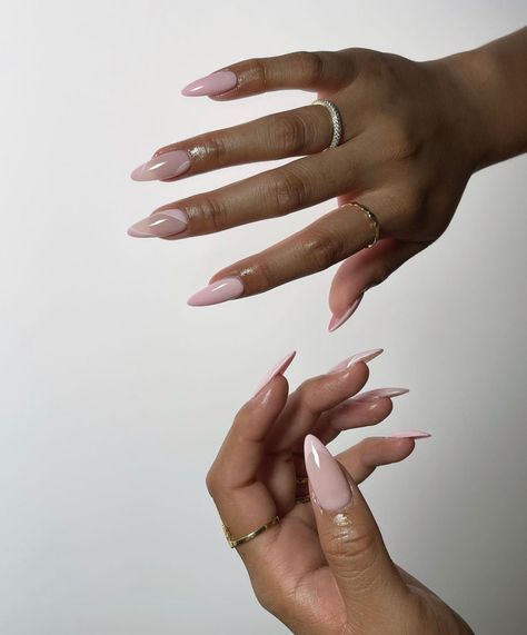 Short Nail Minimalist, Nail Designs Trending Now, The Best Nail Designs, Sprinkle Sprinkle, Acrylic Nails Almond Shape, Best Nail Designs, Henna Nails, French Manicures, Fantasy Nails