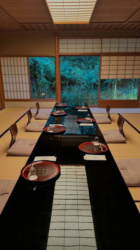 Japanese Dining Room, Traditional Chinese House, Japanese Tea Room, Japan Traditional House, Japanese Apartment, Asian House, Chinese House, Japanese Dining, Japanese Style House