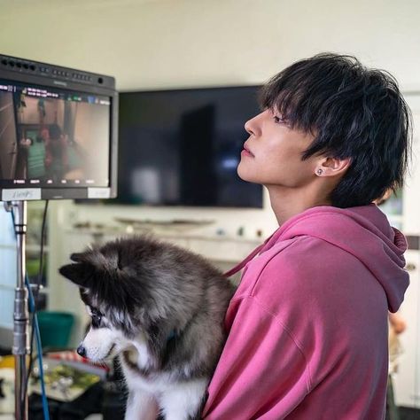 wdhj🌹 on Instagram: “Behind the scenes of Lazy . . . . . . #therose  #kpopl4l #woosung #Kimwoosung #dojoon #weroseyou #rose #Jaehyeong #hajoon #woosunglazy…” Kim Woosung, Asian Things, Asian Male Model, Dog Day Afternoon, Woo Sung, Lil Boy, Korean Boys, Korean Bands, Kim Taehyung Funny