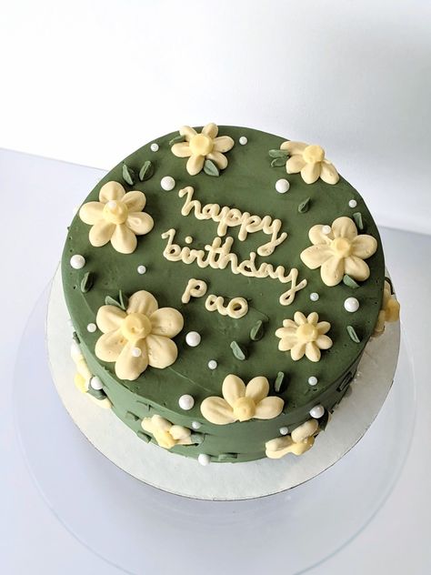 Cake, minimalist cake, flower cake, daisy cake Dark Green Cake Aesthetic, Olive Green Birthday Cake, Pastel Green Cake Simple, Dark Green Birthday Cake, Green Aesthetic Cake, Green Cake Design Simple, Green Minimalist Cake, Birthday Cake Aesthetic Green, Olive Green Cake