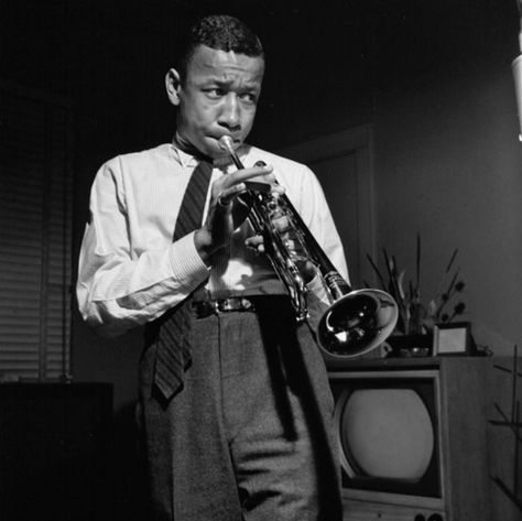 Van Gelder Studio•Jazz History on Instagram: "I really love these shots where you can see the Van Gelder living room…the furniture, tv, etc. Francis Wolff took some incredible photos, but because the way they were often lit (and they were absolutely striking) you sometimes couldn’t see the room behind the musicians. Here is one of Lee Morgan where you can see the glory that is the VG Hackensack living room. TV, plants, blinds. Though you can’t really see it here, the elder Van Gelders (and Rudy) Lee Morgan, Francis Wolff, Charlie Parker, Art Blakey, Dizzy Gillespie, Classic Blues, Jazz Standard, Glenn Miller, Classic Jazz