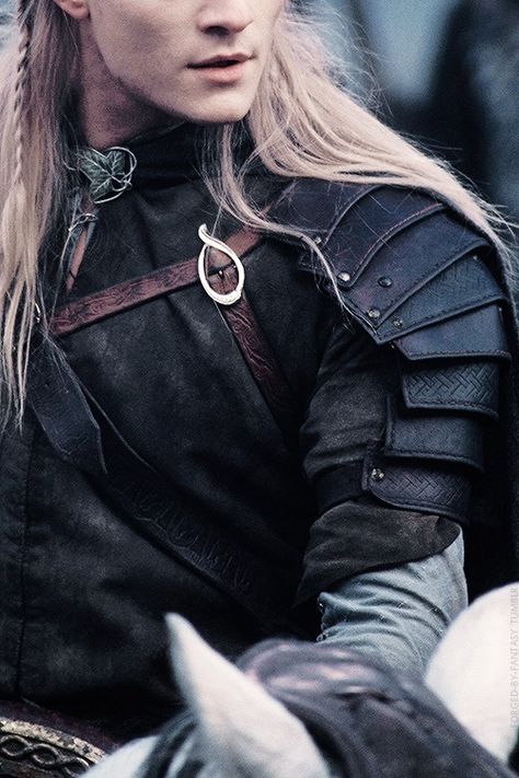 Lotr Legolas, Tolkien Elves, Into The West, Lotr Art, Thranduil, Orlando Bloom, Jrr Tolkien, Legolas, Fantasy Aesthetic