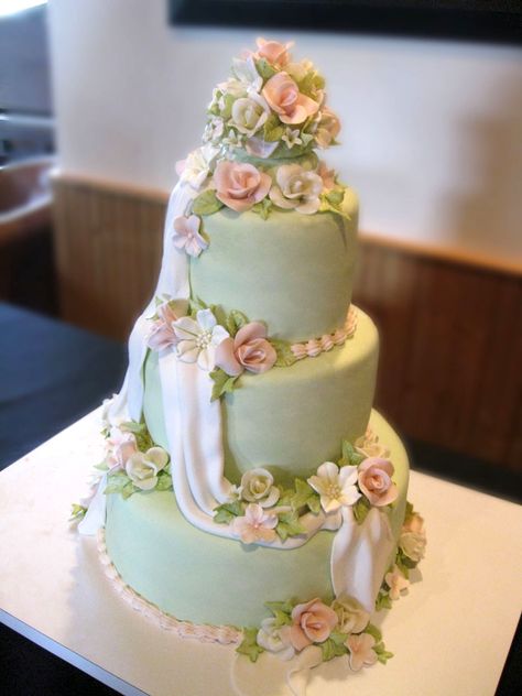 Quince Cakes Sage Green, Quinceanera Cakes Sage Green, Sage Green And Blush Quinceanera, Sage Green Quinceanera Cake, Pink And Green Quinceanera Theme, Sage Green And Blush Wedding Cake, Sage Green And Pink Quince, Sage Green And Pink Cake, Sage Green And Pink Quinceanera Theme