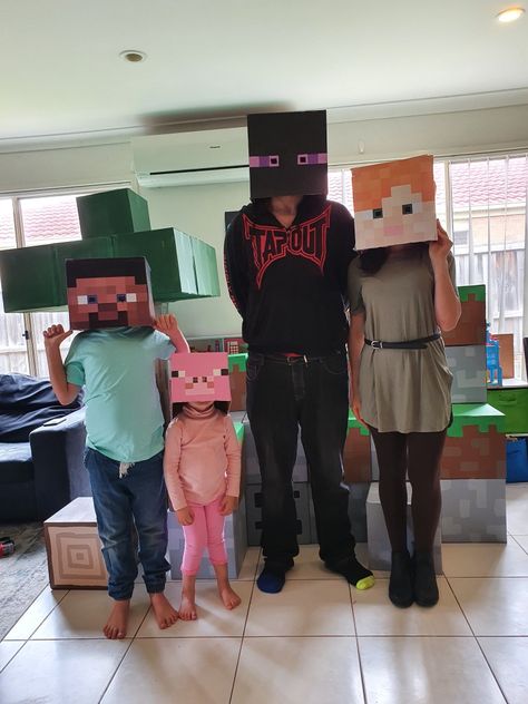 Family costumes for minecraft party! Family Minecraft Costumes, Minecraft Family Costume, Alex Minecraft Costume, Family Costumes Diy, Minecraft Baby, Minecraft Costumes, Diy Minecraft, Party Costumes, Baby Costume