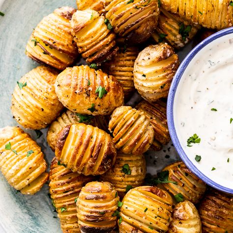 Mini Hasselback Potatoes, Potatoes With Sour Cream, Appetizer For A Crowd, Potato Appetizers, Sour Cream Dip, Mini Potatoes, Cream Dip, Hasselback Potatoes, Appetizers For A Crowd