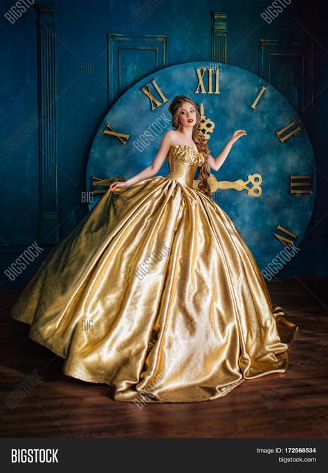 Golden Ball Gown, العصور الوسطى, Shoes Fashion Photography, Personaje Fantasy, Personal Style Inspiration, Womens Business Casual, Foto Poses, Beauty Dress, 영감을 주는 캐릭터