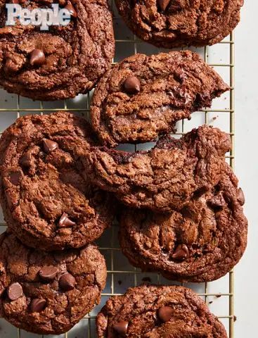 Joanna Gaines Chocolate Chip Cookies, Banana Foster Pancakes, Joanna Gaines Recipes, Silos Baking Co, Chocolate Brownie Cookies, Cookie Brownie Recipe, Magnolia Table, House Divided, Brownie Recipe