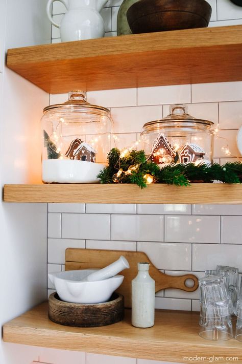 Christmas in our Cozy kitchen. Easy decorating ideas for the holidays. Add a bit of christmas to your kitchen with these simple ideas that don't take a lot of time. Kitchen Shelf Styling, Kitchen Open Shelves, Cozy Christmas Living Room, Kitchen Floating Shelves, Kitchen Shelf Decor, Kitchen Island Decor, Kitchen Counter Decor, Christmas Kitchen Decor, Christmas Decorations Living Room