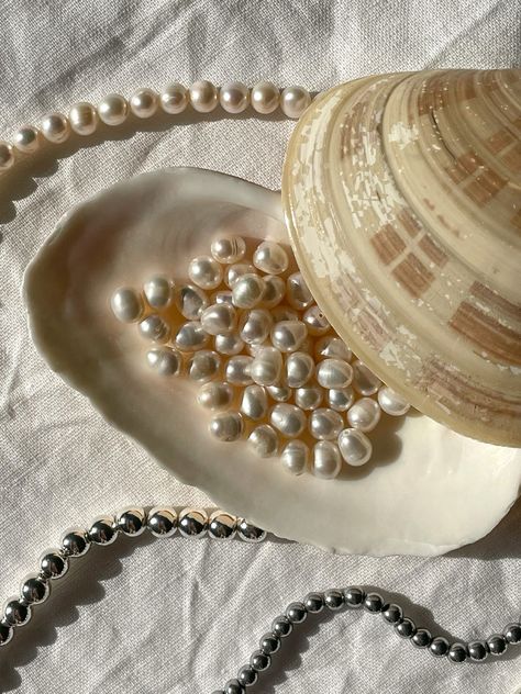 Pearl Jewlery, Pearl Aesthetic, Summer Fairy, Aesthetic Space, Pearl Accessories, Cream Aesthetic, Nice Picture, Baby Pearls, Jewelry Accessories Ideas