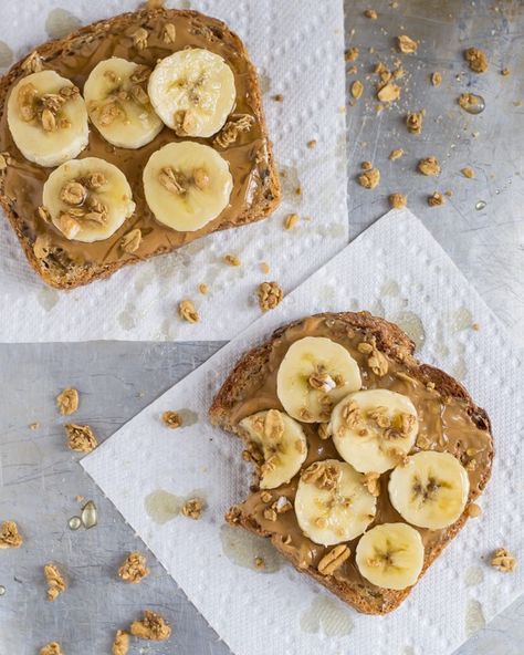 Peanut Butter Banana Toast with Granola and Honey Peanut Butter Banana Toast, Banana Toast, Office Snacks, Peanut Butter And Banana, Overnight Oat, Breakfast Toast, Healthy Work Snacks, Snacks For Work, Diet Vegetarian