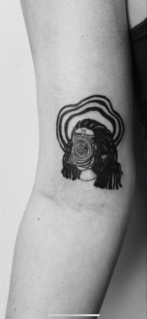 Junji itto inspired, trippy tattoo, trippy, trippy ink Lsd Tattoo, Trippy Tattoo, Creepy Tattoos, Horror Tattoo, Spine Tattoo, Trippy Art, Thigh Tattoo, Color Tattoo, Tattoos And Piercings