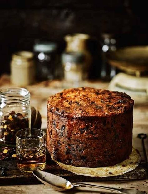 Fig, apricot and pistachio Christmas cake | Sainsbury's Magazine Pistachio Christmas, Moss Cake, Buah Tin, Jul Mad, Food Cookies, Cake Christmas, Bake Goods, Pistachio Cake, Christmas Cake Recipes