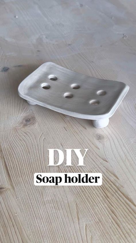 Air Dry Clay Soap Holder, Pottery Ideas Gift, Polymer Clay Soap Dish Diy, Air Dry Clay Projects Functional, Clay Household Items, Quick Ceramic Projects, Ceramic Art Diy, Air Dry Clay Holder, Handbuilt Pottery Ideas Simple