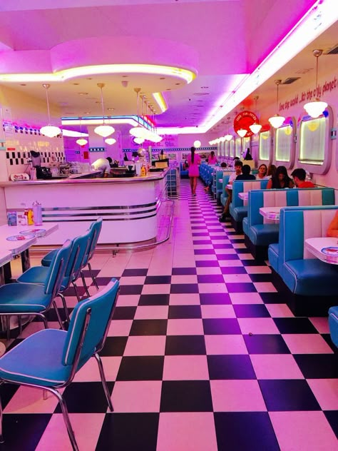 Retro Cafe Aesthetic, Aesthetics Pink, Cafe Aesthetics, Diner Aesthetic, 50s Diner, Vintage Diner, Retro Cafe, Retro Diner, American Diner