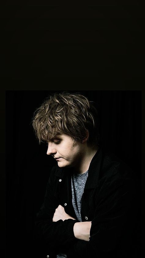 Lewis Capaldi Wallpaper, Side Profiles, Male Singers, Lewis Capaldi, Famous People, Singers, Human Silhouette, Wallpapers, Quick Saves