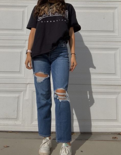 Cute T Shirt And Jeans Outfits, Jeans And Oversized T Shirt Outfit, Tshirt And Jeans Outfit, Outfits Con Jeans, Casual College Outfits, Casual Day Outfits, Tomboy Style Outfits, Causual Outfits, School Fits