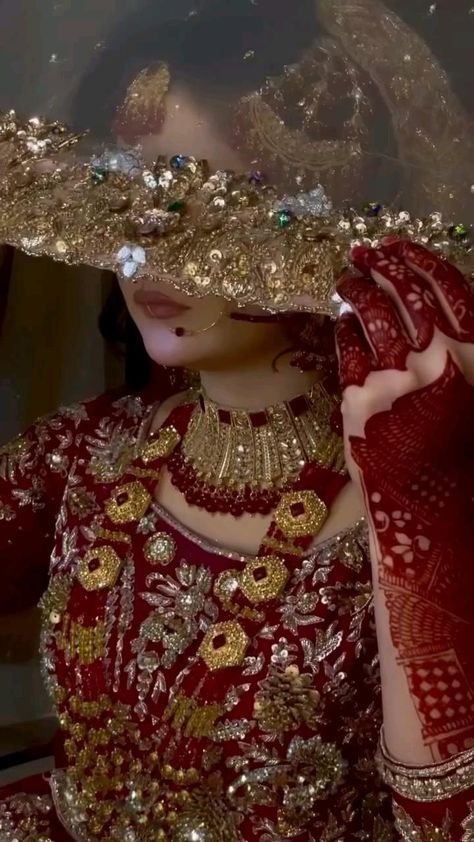 Lehnga Look, Bridal Makeup Pictures, Bridal Makeup Videos, Bollywood Makeup, Pakistani Bridal Makeup, Bridal Lehenga Designs, Bridal Makeover, Stylish Mehndi Designs, Bridal Dress Fashion