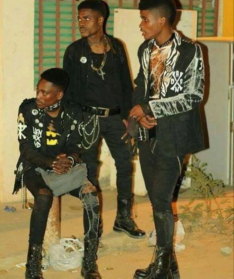 goths in south africa in the 2000’s Poc Goth, Afro Punk Outfits, Afro Goth, Afro Punk Fashion, 70s Punk, 90s Punk, Chefs Kiss, Black Punks, Group Art