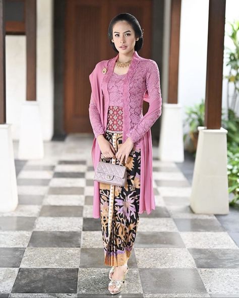 Outfit Kebaya, Kutu Baru Modern, Kebaya Brokat Modern, Mix And Match Outfits Hijab, Model Dress Kebaya, Dress Brokat Modern, Dress Muslim Modern, Kebaya Lace, Kebaya Wedding