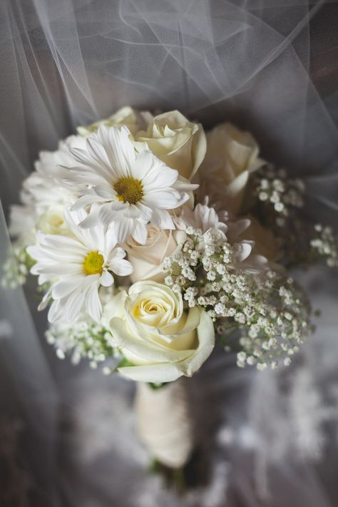 DIY White Bouquet with Daisies and Roses White Daisy Wedding Bouquet, White Daisy Wedding, Daisy Wedding Bouquet, White Daisy Bouquet, Daisy Bridal Bouquet, Daisy Bouquet Wedding, Prom Flowers Bouquet, Rose Wedding Theme, White Rose Wedding Bouquet