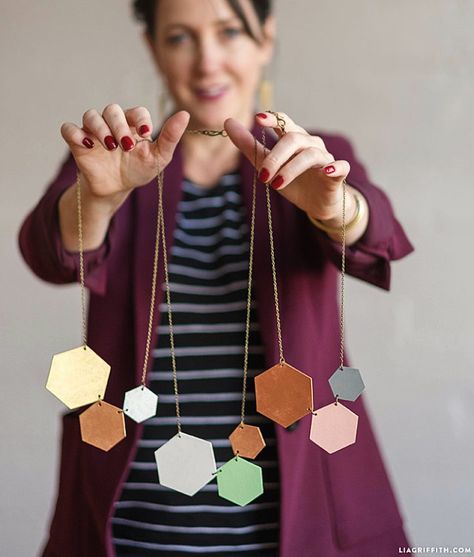 Idee Cricut, Shrink Film, Leather Jewelry Diy, Leather Jewellery, Polymer Clay Jewelry Diy, Polymer Clay Necklace, Clay Jewelry Diy, Clay Necklace, Geometric Necklace