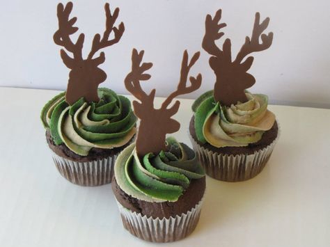 deer camo cupcakes - I need to learn to make these so i can have them at Robert's 30th :D Hunting Cupcakes, Hunting Cake Topper, Hunting Birthday Cakes, Camo Cupcakes, Camo Cake, Hunting Birthday Party, Chocolate Fudge Cupcakes, Camo Birthday Party, Hunting Cake