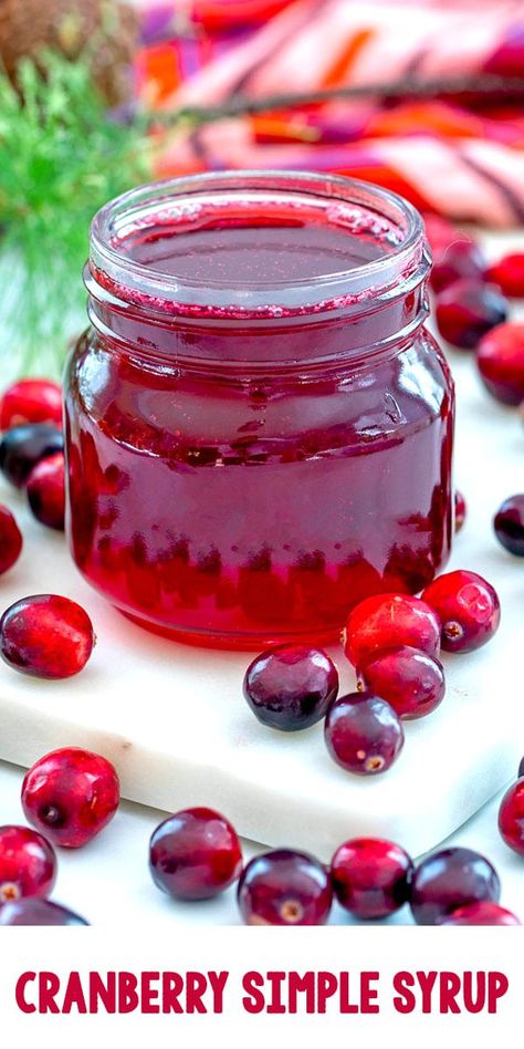 Cranberry Gin Cocktail, Cranberry Syrup Recipe, Cranberry Syrup, Cranberry Simple Syrup, Edible Holiday Gifts, Yogurt Oatmeal, Cranberry Drinks, Cocktails And Mocktails, Cranberry Vodka