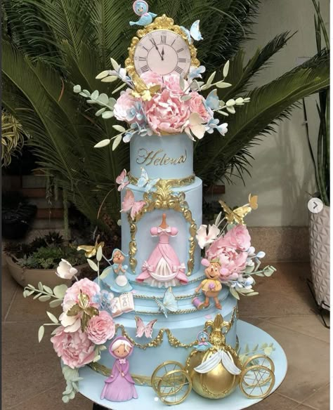 Divorce Party Cake, Cinderella Birthday Theme, Cinderella Birthday Party Decorations, Cinderella Cake Designs, Disney Flowers, Princess Party Cake, Cinderella Birthday Cake, Fairy Princess Birthday, Godmother Dress