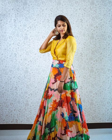 KAAMA the Vastraa on Instagram: “Featuring our sunshine yellow Tussar shirt and multi coloured lehenga - a total beauty! twirl your hearts out in our beautiful outfit ✨…” Multi Colour Crop Top Lehenga, Multi Color Skirt Outfit, Yellow Skirt Outfit Indian, Multi Colour Lehenga, Crop Top Lehenga, Vintage Ootd, Mehendi Outfits, Designer Outfit, Total Beauty