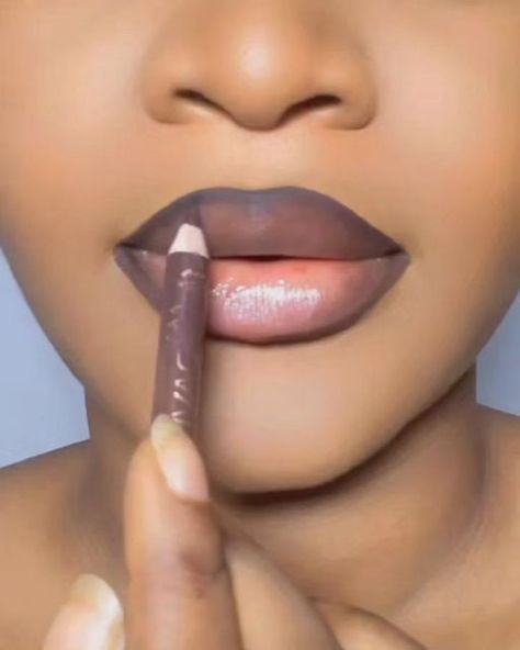 Dark Brown Lipstick, Ombre Lips Tutorial, Lipstick On Brown Skin, Dark Skin Makeup Tutorial, Black Eye Pencil, Liquid Lipstick Swatches, Makeup Tips For Brown Eyes, Glossy Lips Makeup, Lipstick Tutorial