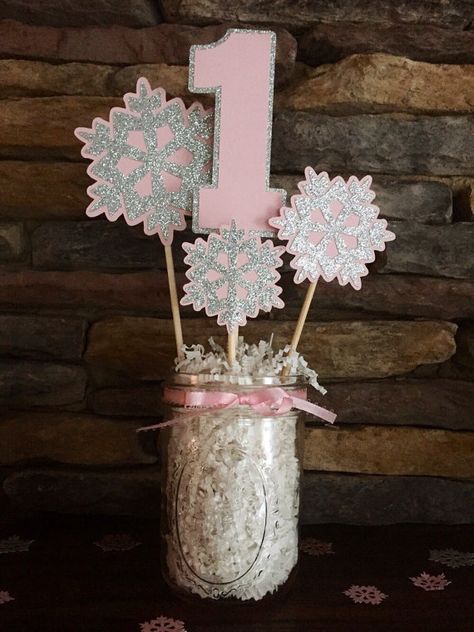 Winter Onederland Party Girl 1st Birthdays, Winter Onederland Party Girl, Winter Wonderland-party, Snowflake Birthday Party, First Birthday Winter, Winter Wonderland Birthday Party, Winter Onederland Birthday Party, Wonderland Birthday Party, Snowflake Party