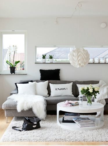 Although I love all-white decor, a white couch always seems impractical. A grey couch seems like a great alternative. Grey Couch White Walls, Grey Couch White Rug, Couch White, White Coffee Table, Grey Couch, Black And White Living Room, Black Living Room, White Living, White Living Room