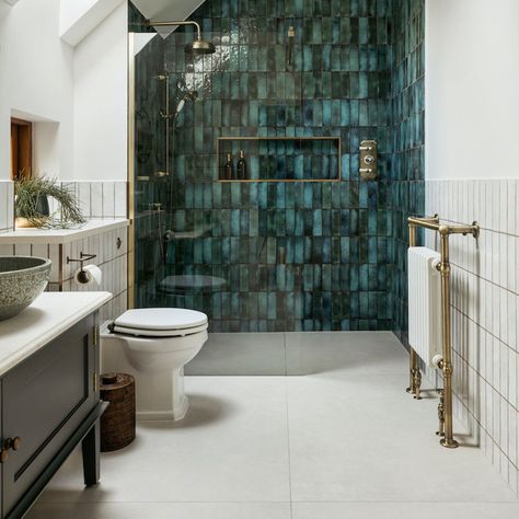 En-suite, wet room or small bathroom, lack of space isn’t an issue with these neat space-saving shower ideas Small En Suite Wet Room Ideas, Green En Suite Bathroom, Toilet In Shower Wet Rooms, Wet Wall Bathroom Ideas, En Suite Bathroom Ideas, En Suite Ideas, Double Shower Ensuite, Bathroom Expansion, Wet Room Ideas Small