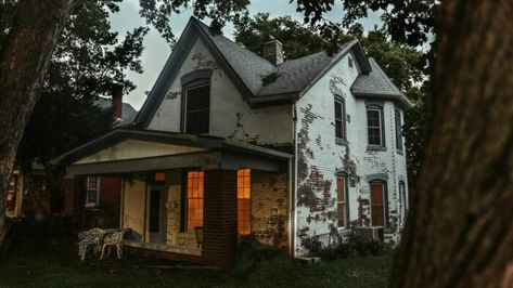 Take This Epic Road Trip To Truly Haunted Places In Kansas The Sallie House, Sally House, Sallie House, Famous Haunted Houses, Haunted Houses In America, Ghost Attack, Atchison Kansas, Haunted Towns, Houses In America