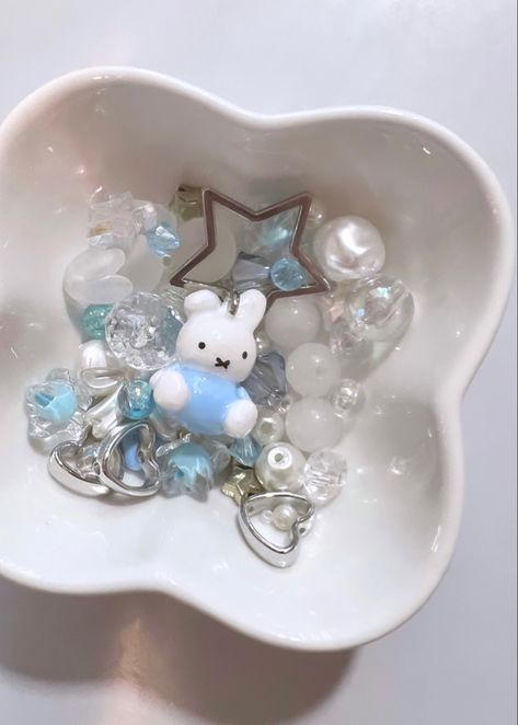 miffy aesthetic bead keychain blue Pearl Crafts, Bead Soup, Baby Blue Aesthetic, Diy Spa, Loom Pattern, Pretty Beads, Jewelry Fashion Trends, Needle Felted Animals, Handmade Jewelry Diy